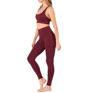 BRAND NEW women onzie luxe legging in red wine size M/L